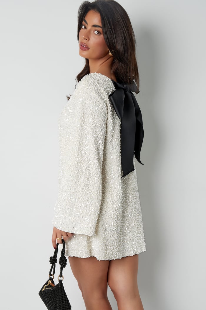 Sukienka Livia cekinowa mini z kokardą – biały