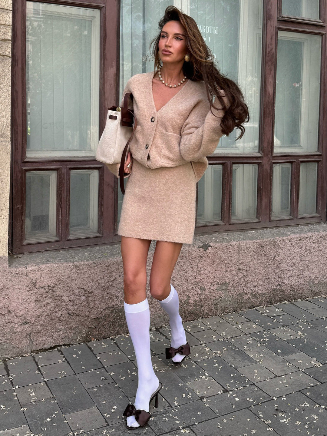 Marelle zestaw beżowy / beige – dzianinowy komplet z kardiganem i mini spódnicą