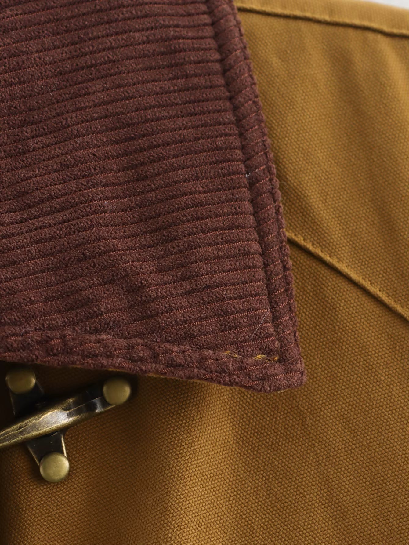 Zapięcia toggle kurtki Marleau – brąz