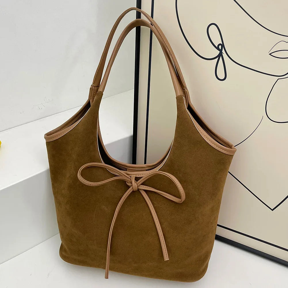 Beżowa Lily Bow Bag – elegancki minimalizm w jasnym kolorze 