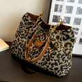 Torebka Leopard Luxe w stylizacji biznesowej – elegancki look