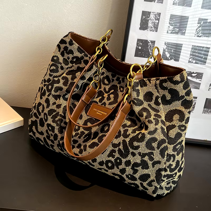 Torebka Leopard Luxe w stylizacji biznesowej – elegancki look